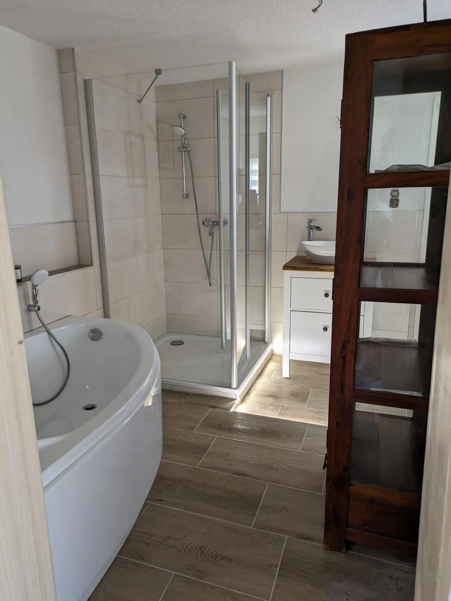 Behindertengereche Duschecke ohne hohen Einstieg